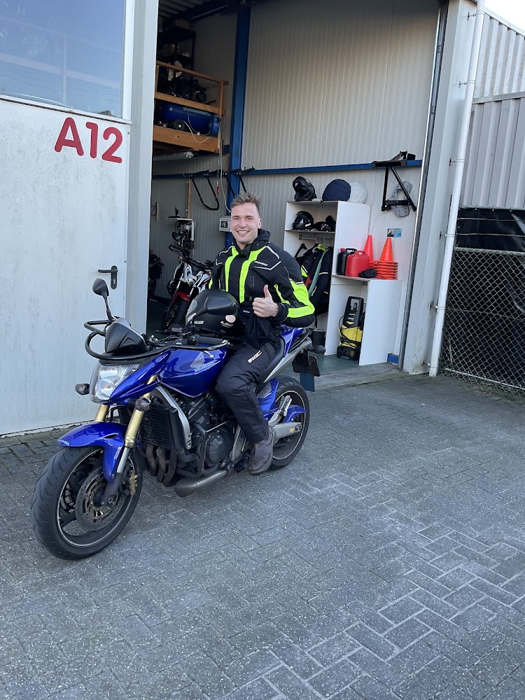 Auto- en Motorrijschool Lammert Visser foto 2