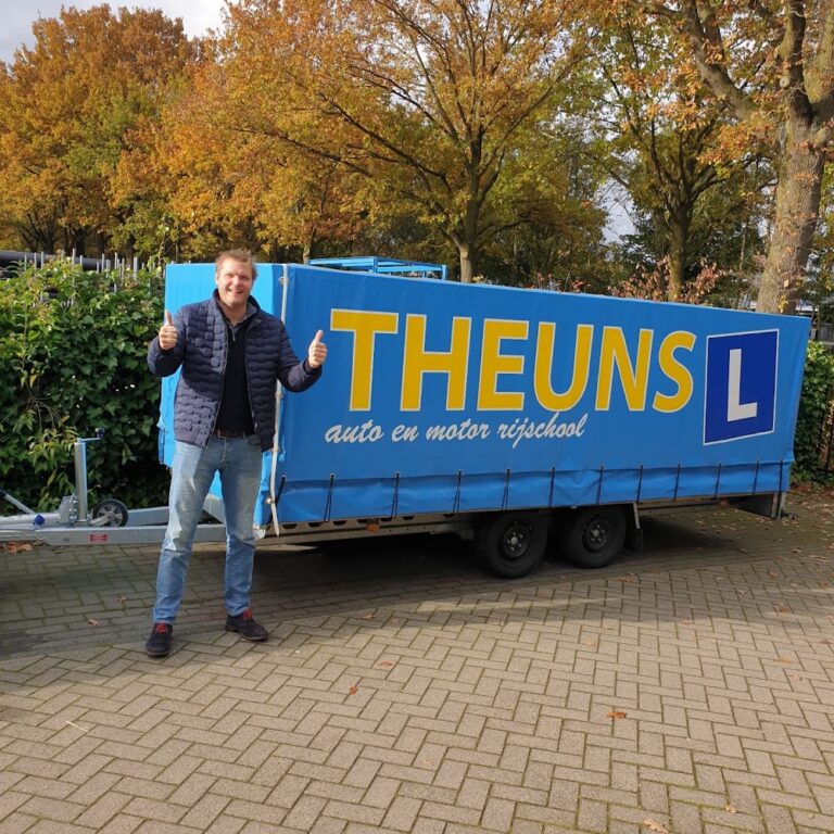 Auto- en Motorrijschool Theuns