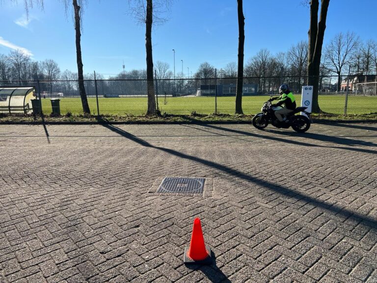 Rijschool Motorrijles Tilburg foto 3